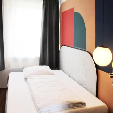 The Dot | 24/7 Checkin Hotel